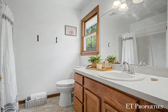 6833 Blythefield Avenue NE, Rockford, MI 49341