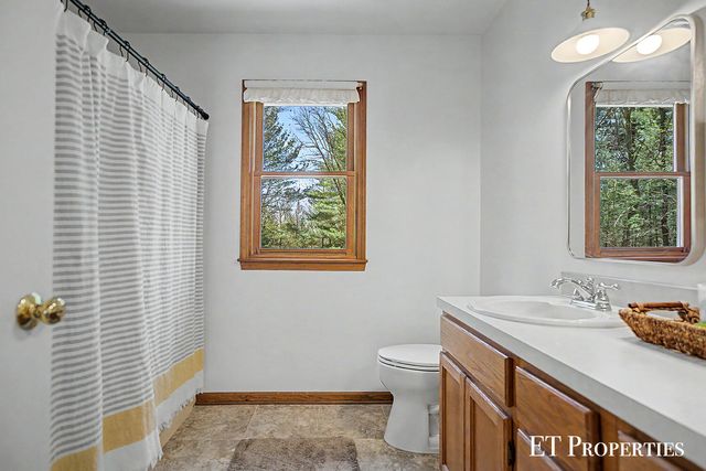6833 Blythefield Avenue NE, Rockford, MI 49341