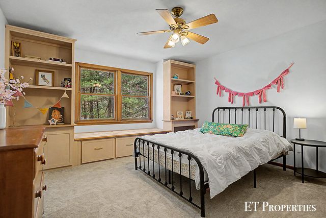 6833 Blythefield Avenue NE, Rockford, MI 49341