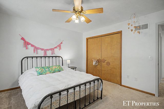6833 Blythefield Avenue NE, Rockford, MI 49341
