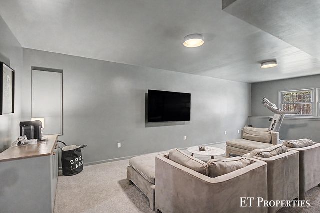 6833 Blythefield Avenue NE, Rockford, MI 49341