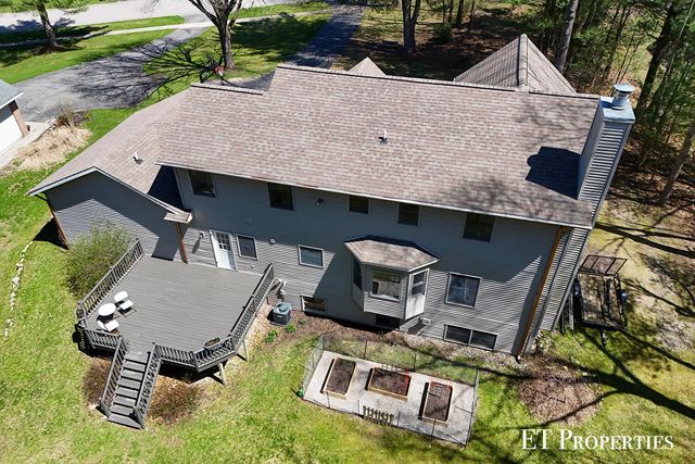 6833 Blythefield Avenue NE, Rockford, MI 49341