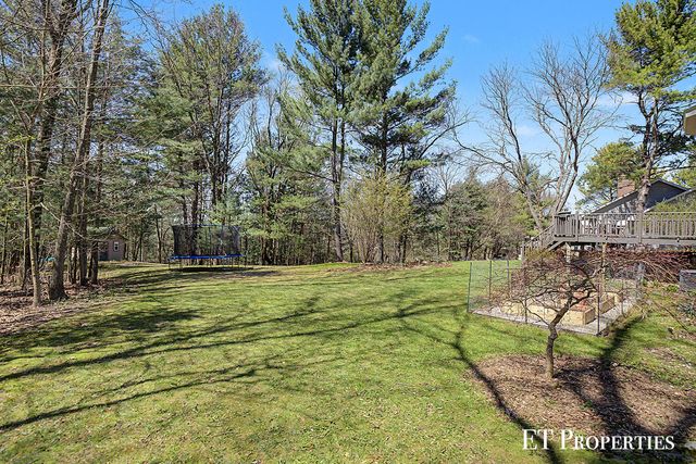 6833 Blythefield Avenue NE, Rockford, MI 49341