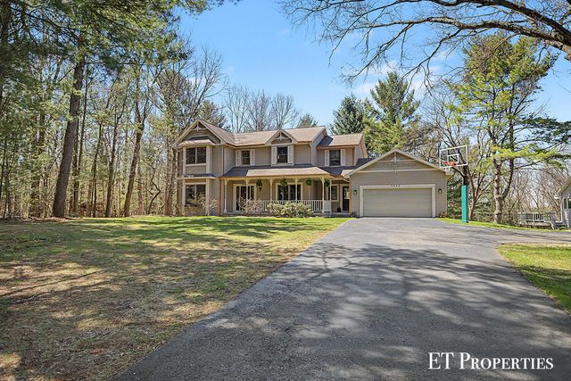 6833 Blythefield Avenue NE, Rockford, MI 49341