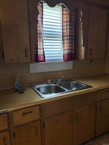 421 N 7th Street, Nashville, AR 71852