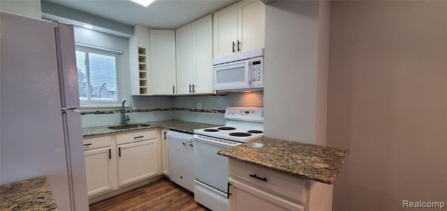 2040 Orchard Crest Street, Shelby Twp, MI 48317