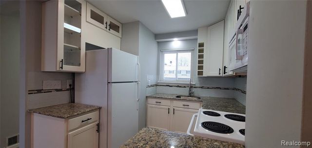 2040 Orchard Crest Street, Shelby Twp, MI 48317