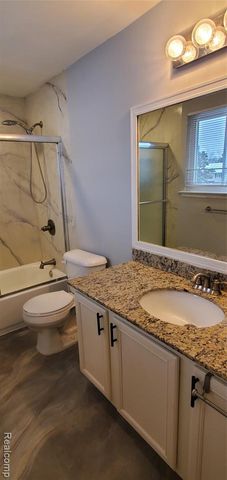 2040 Orchard Crest Street, Shelby Twp, MI 48317