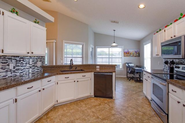 22 MOOR GREEN COURT, Ocoee, FL 34761