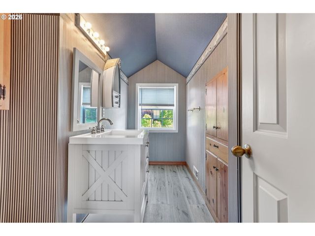23100 Ne SAINT HELENS VIEW Rd, Yacolt, WA 98675