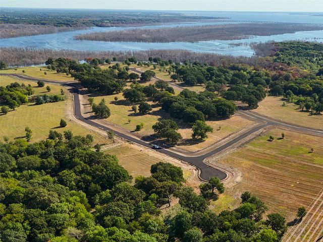 200 Shoreline Drive, Dodd City, TX 75438