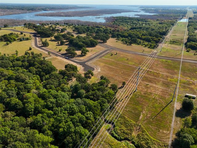 200 Shoreline Drive, Dodd City, TX 75438