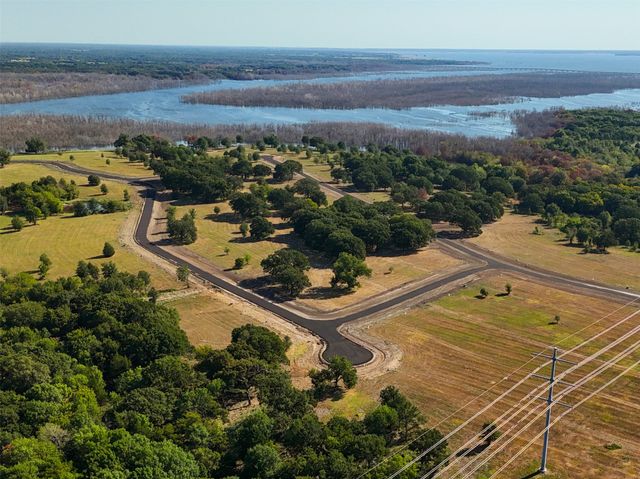 200 Shoreline Drive, Dodd City, TX 75438