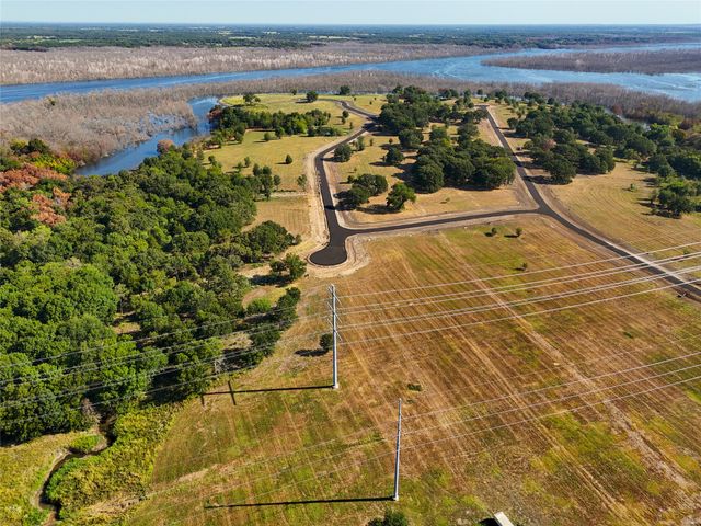 200 Shoreline Drive, Dodd City, TX 75438