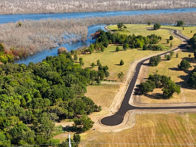 200 Shoreline Drive, Dodd City, TX 75438