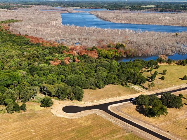 200 Shoreline Drive, Dodd City, TX 75438
