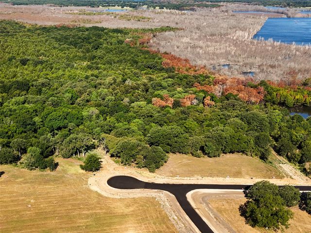 200 Shoreline Drive, Dodd City, TX 75438