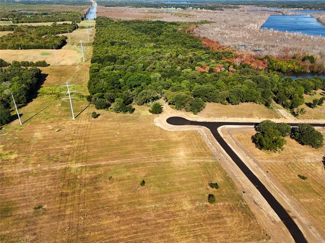 200 Shoreline Drive, Dodd City, TX 75438