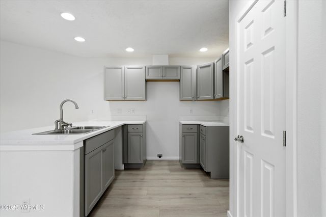 218 Sun Willows Blvd, Pasco, WA 99301