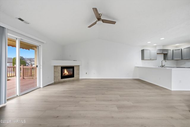 218 Sun Willows Blvd, Pasco, WA 99301