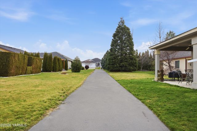 218 Sun Willows Blvd, Pasco, WA 99301