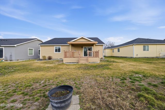 218 Sun Willows Blvd, Pasco, WA 99301