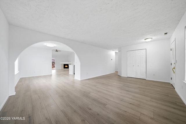 218 Sun Willows Blvd, Pasco, WA 99301