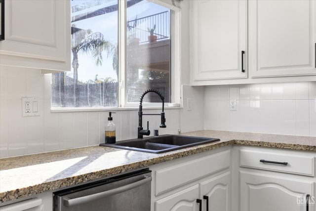 214 Irish Crystal Court, Bakersfield, CA 93314