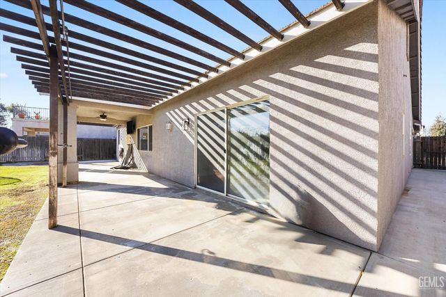 214 Irish Crystal Court, Bakersfield, CA 93314