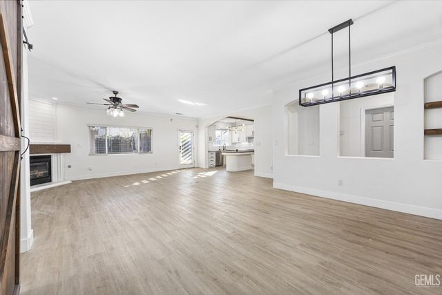 214 Irish Crystal Court, Bakersfield, CA 93314