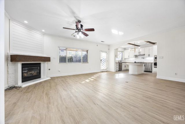 214 Irish Crystal Court, Bakersfield, CA 93314