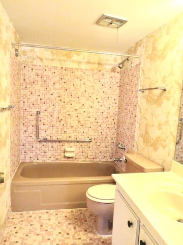 8120 SW 24th Street 212, North Lauderdale, FL 33068