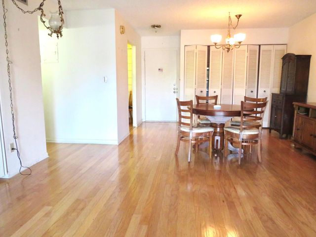 8120 SW 24th Street 212, North Lauderdale, FL 33068