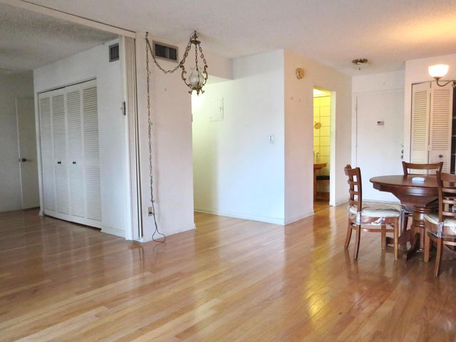 8120 SW 24th Street 212, North Lauderdale, FL 33068