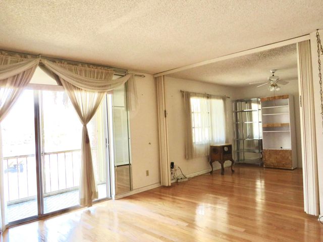 8120 SW 24th Street 212, North Lauderdale, FL 33068