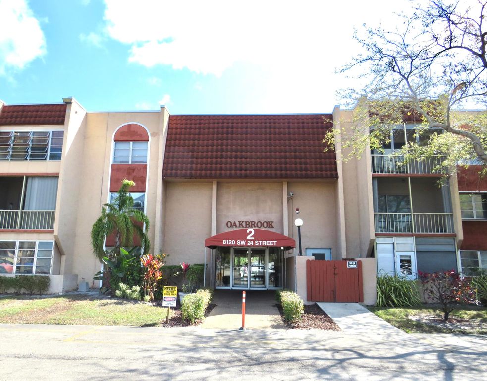 8120 SW 24th Street 212, North Lauderdale, FL 33068