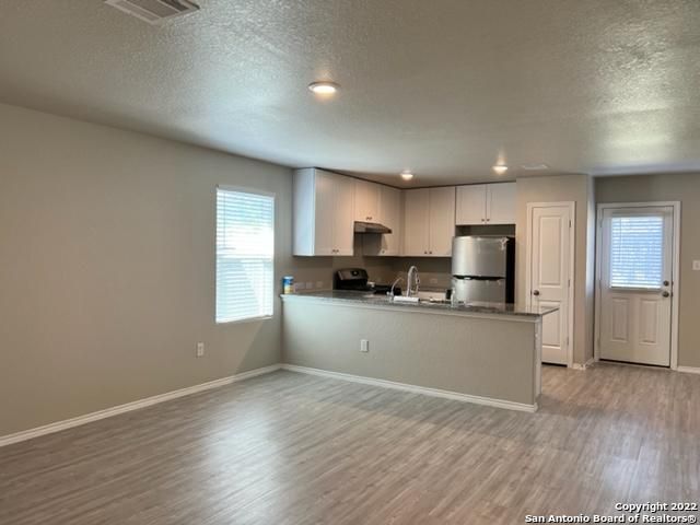 10258 ROBBINS CRK, San Antonio, TX 78245