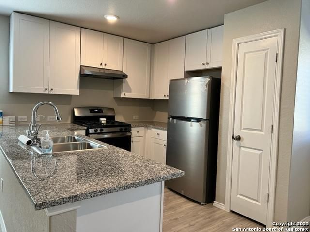 10258 ROBBINS CRK, San Antonio, TX 78245