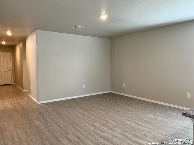 10258 ROBBINS CRK, San Antonio, TX 78245