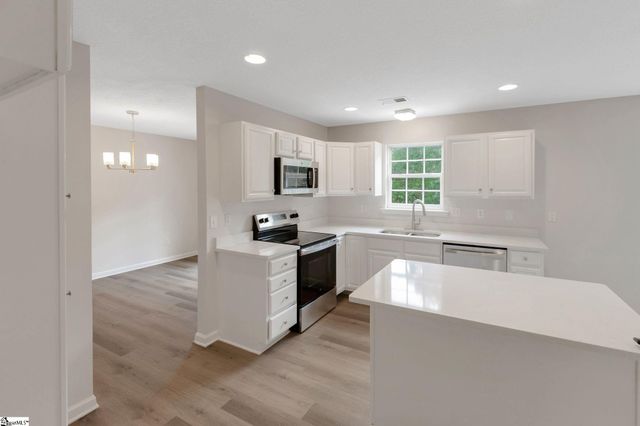 4 Dade Court, Taylors, SC 29687
