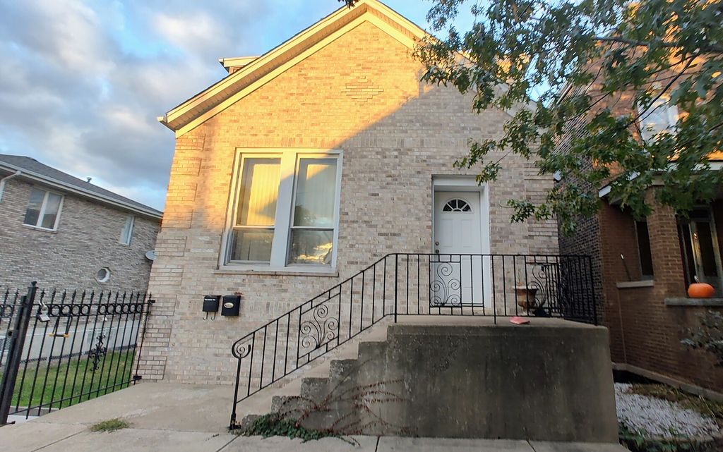 3013 S Haynes Court 1F, Chicago, IL 60608