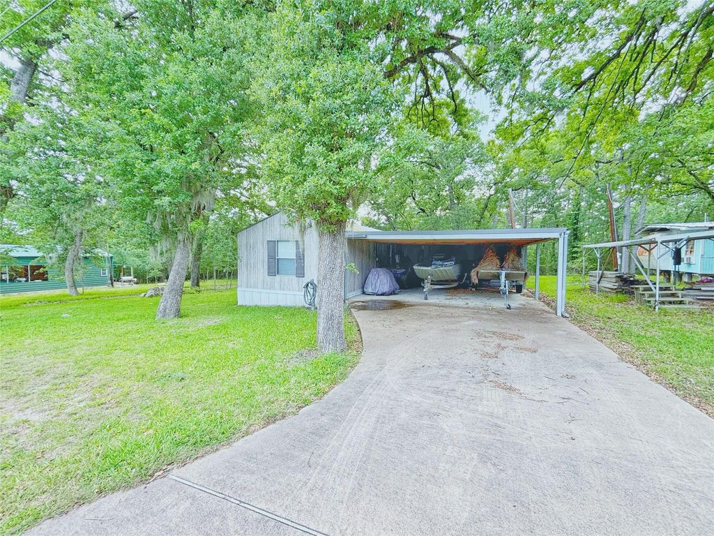 8 River Drive, Trinity, TX 75862