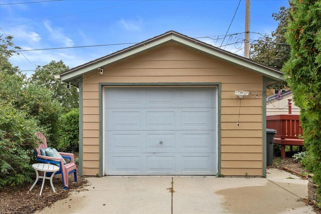 6000 W Lloyd STREET, Wauwatosa, WI 53213