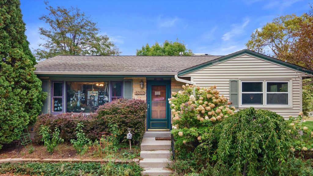 6000 W Lloyd STREET, Wauwatosa, WI 53213
