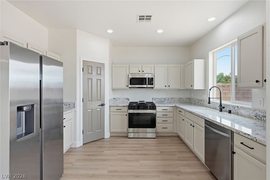 8149 Loma Del Ray Street, Las Vegas, NV 89131 — photo 2