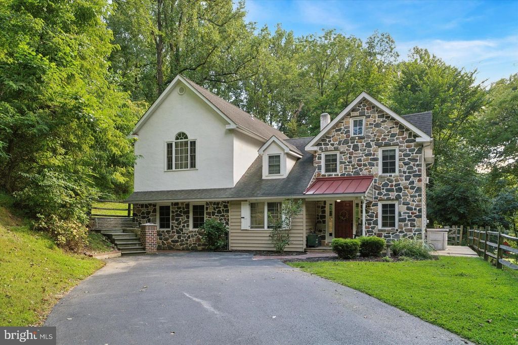 448 W LOCUST LN, Kennett Square, PA 19348