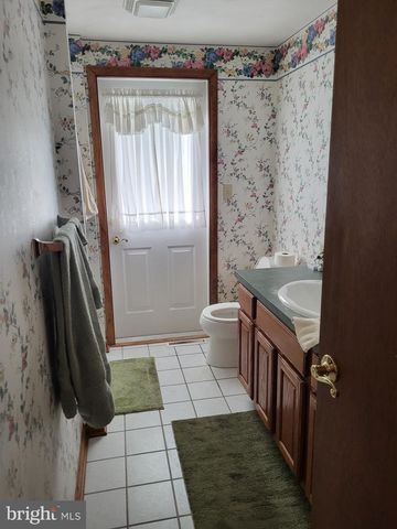 121 MICHELLE DR, Mcsherrystown, PA 17344