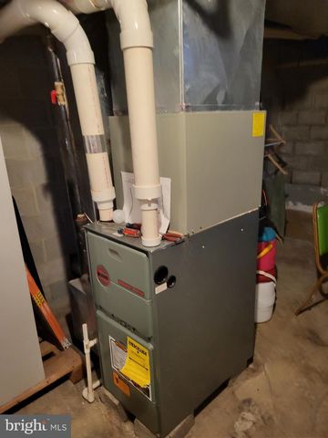 121 MICHELLE DR, Mcsherrystown, PA 17344