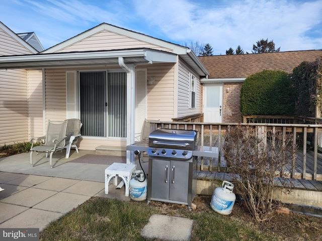 121 MICHELLE DR, Mcsherrystown, PA 17344