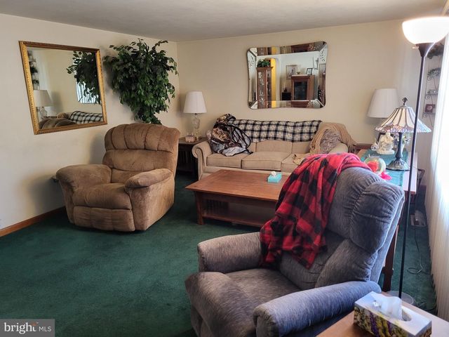 121 MICHELLE DR, Mcsherrystown, PA 17344